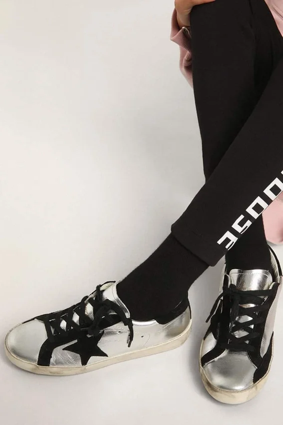 „Super-Star“-Sneaker aus silbernem Leder mit Wildledereinsätzen