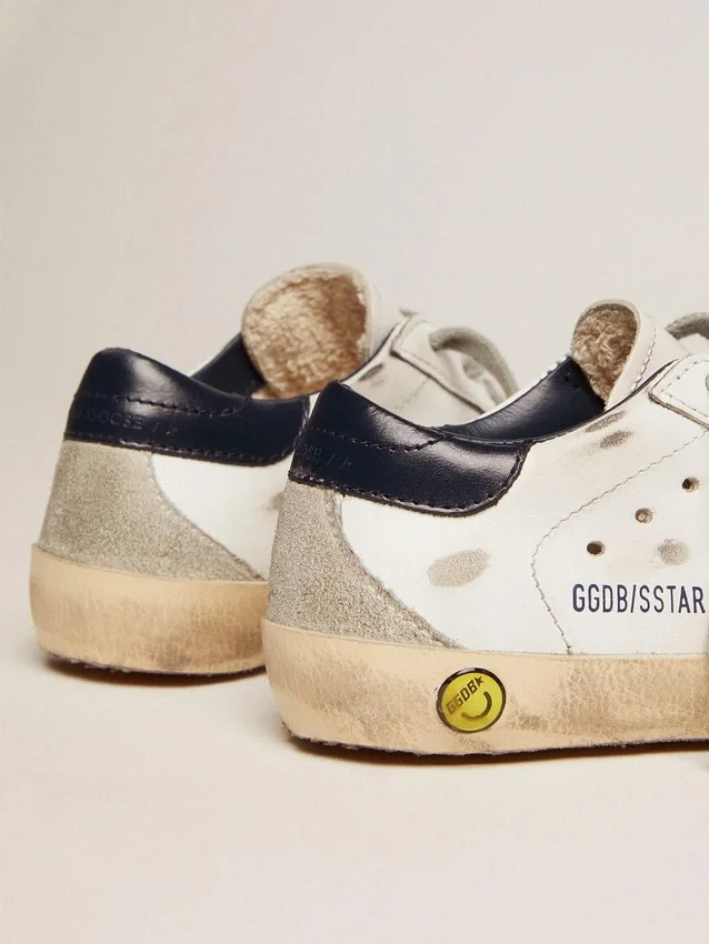 Junior Super-Star mit grauem Stern aus Wildleder und blauer Fersenlasche