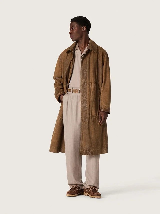 Unisex-Trenchcoat aus braunem, gewachstem Twill mit Lederdetails