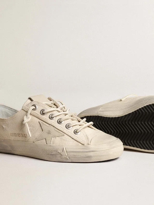 V-Star aus hellcremefarbenem Canvas mit milchweißem Lederstern