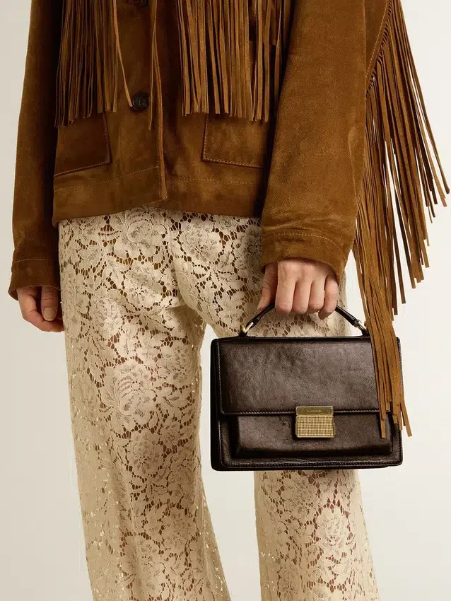 Venezia-Tasche aus vintage-braunem, geprägtem Leder mit goldenen Details