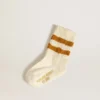 Weiße Kindersocken mit tabakfarbenen Streifen