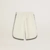 Weiße Shorts für Jungen mit gesticktem Logo