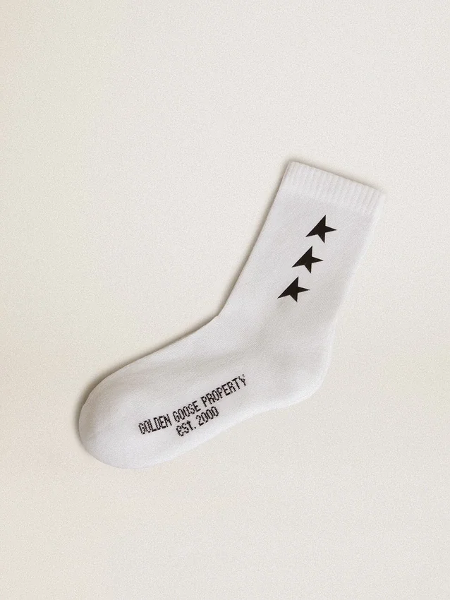 Weiße Socken mit kontrastierenden schwarzen Sternen