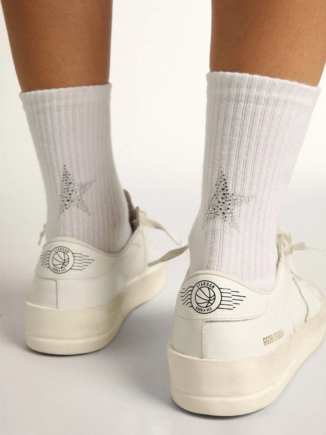 Weiße Socken mit Kristallstern auf der Rückseite