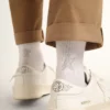 Weiße Socken mit Kristallstern auf der Rückseite