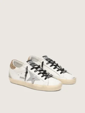 Weiße Super-Star-Damenschuhe aus Leder mit glitzernder Fersenlasche