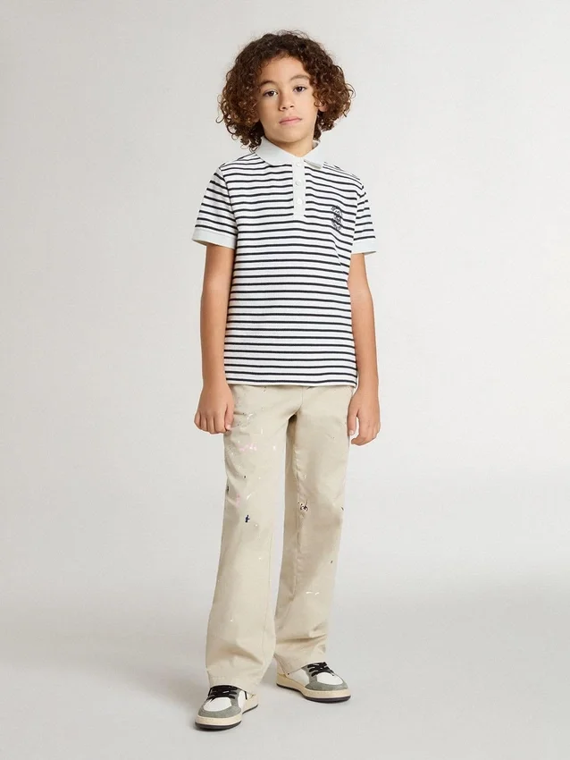 Weißes Baumwoll-Polohemd für Jungen mit marineblauen Streifen und Stickerei