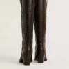 „Wish Star“-Stiefel aus dunkelbraunem Leder mit ton-in-ton gesticktem Stern