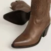 „Wish Star“-Stiefel aus taubengrauem Leder mit Ton-in-Ton-Einlagen