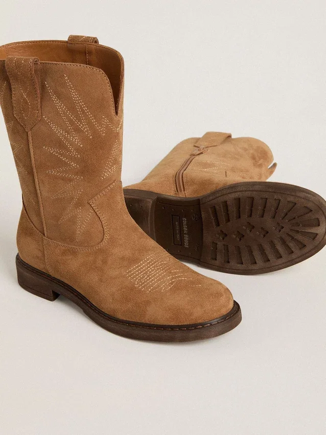 „Wish Young“-Stiefel aus kamelfarbenem Wildleder mit Sternstickerei