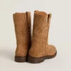 „Wish Young“-Stiefel aus kamelfarbenem Wildleder mit Sternstickerei
