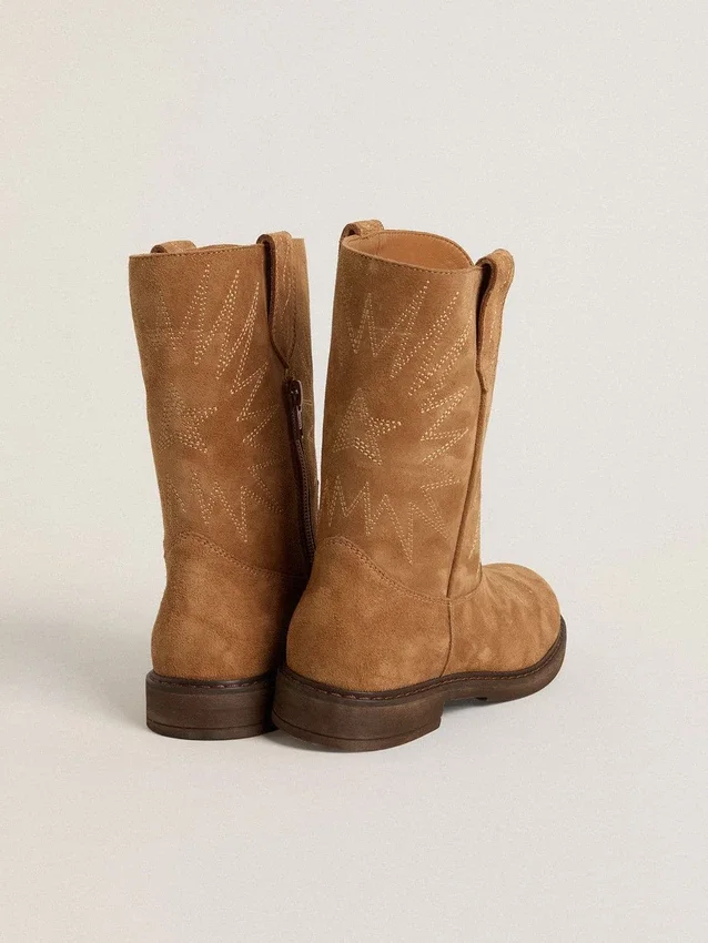 „Wish Young“-Stiefel aus kamelfarbenem Wildleder mit Sternstickerei