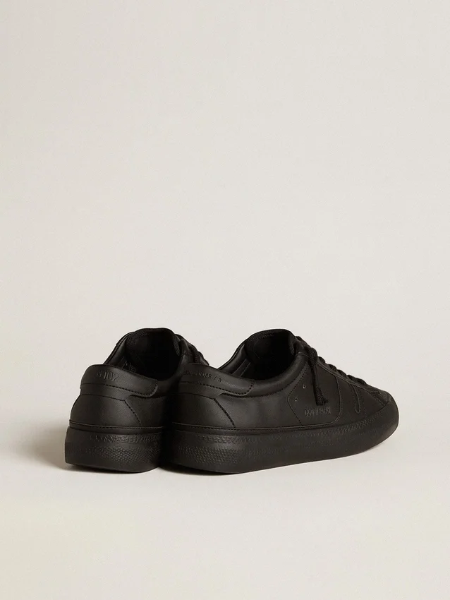 Yatay Modell 1B – nachhaltige Sneaker mit biobasiertem Obermaterial und schwarzem Y