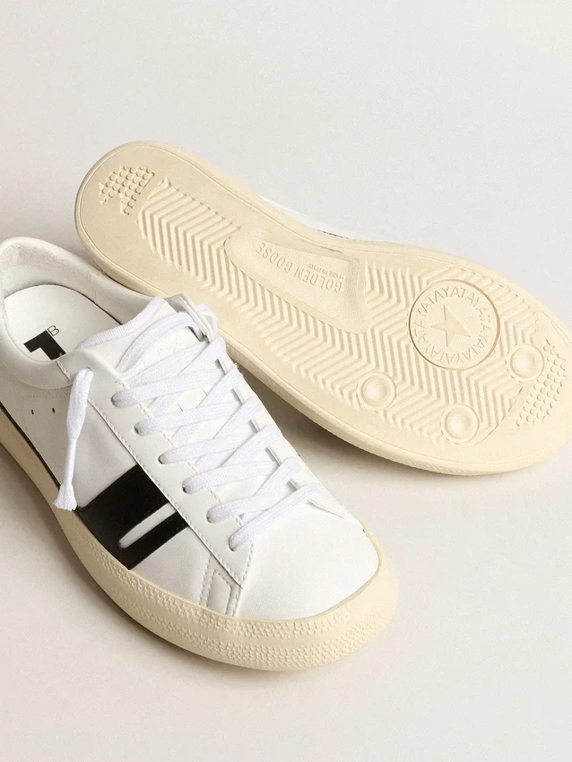 Yatay Modell 1B – nachhaltige Sneaker mit weißem, biobasiertem Obermaterial und schwarzem Y