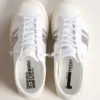 Yatay Modell 1B – nachhaltige Sneaker mit weißem, biobasiertem Obermaterial und silbernem, recyceltem Glitzer Y