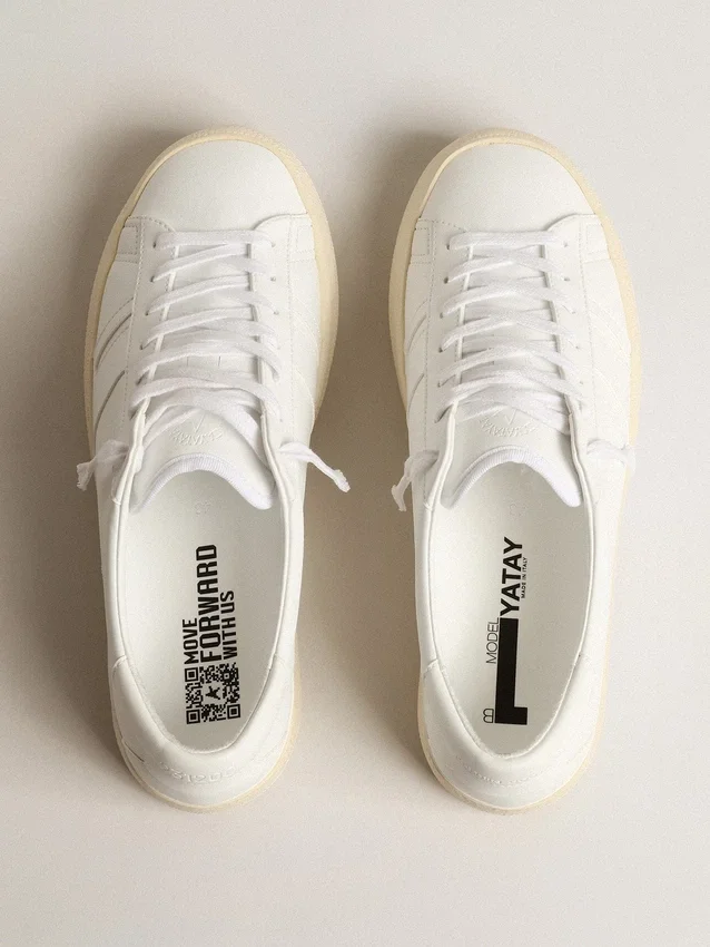 Yatay Modell 1B – nachhaltige Sneaker mit weißem, biobasiertem Obermaterial und weißem Y