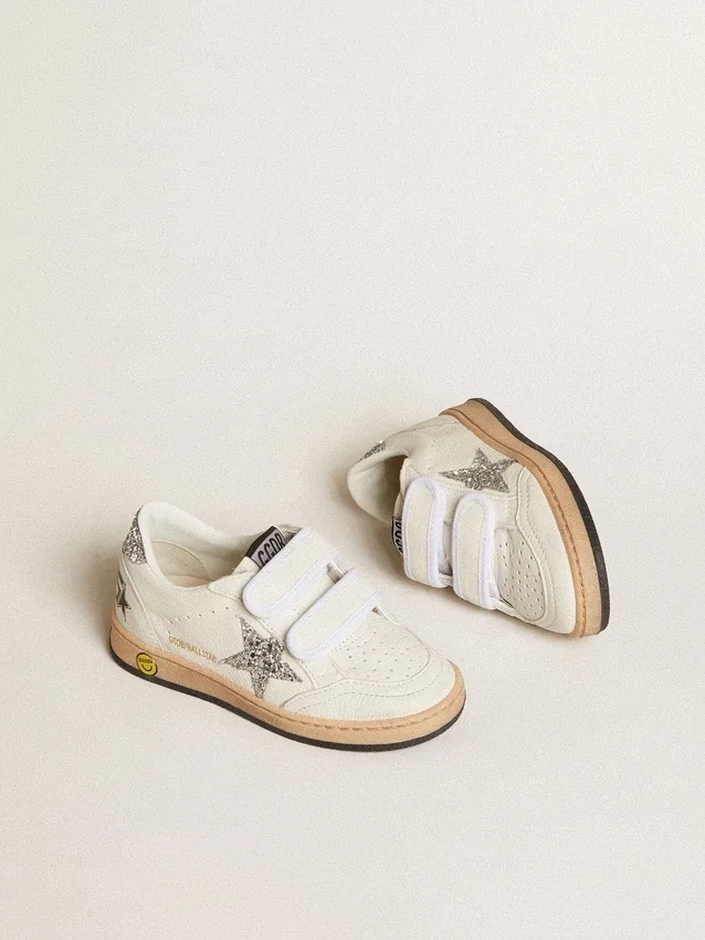 „Young Ball Star“ aus Nappaleder mit silbernem Glitzerstern und Fersenlasche
