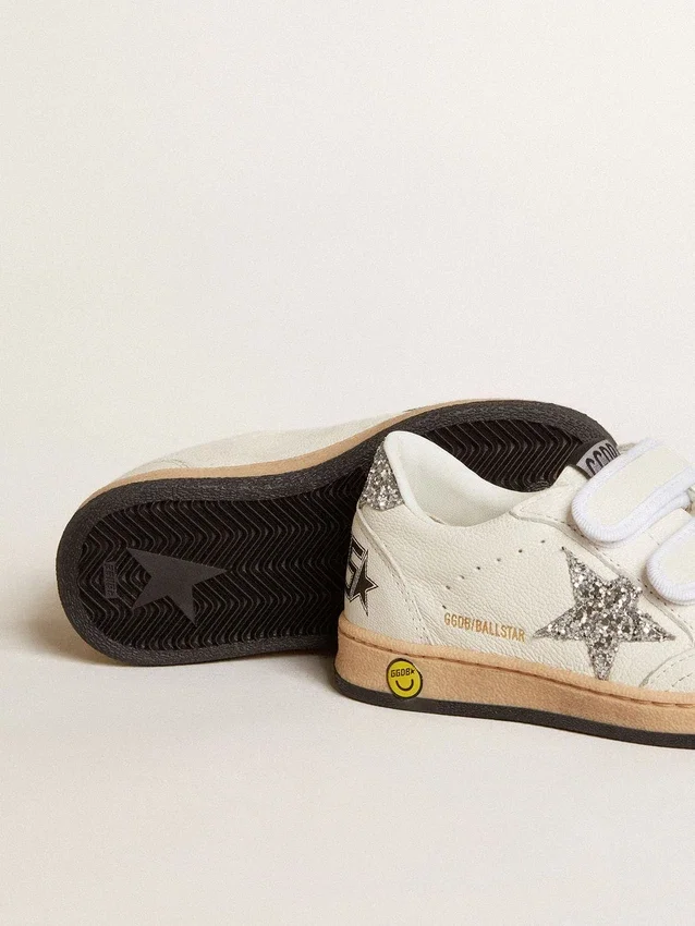 „Young Ball Star“ aus Nappaleder mit silbernem Glitzerstern und Fersenlasche