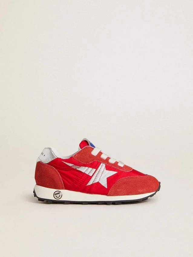 Young Marathon aus rotem Nylon mit aufgedrucktem Stern und Lederlasche an der Ferse