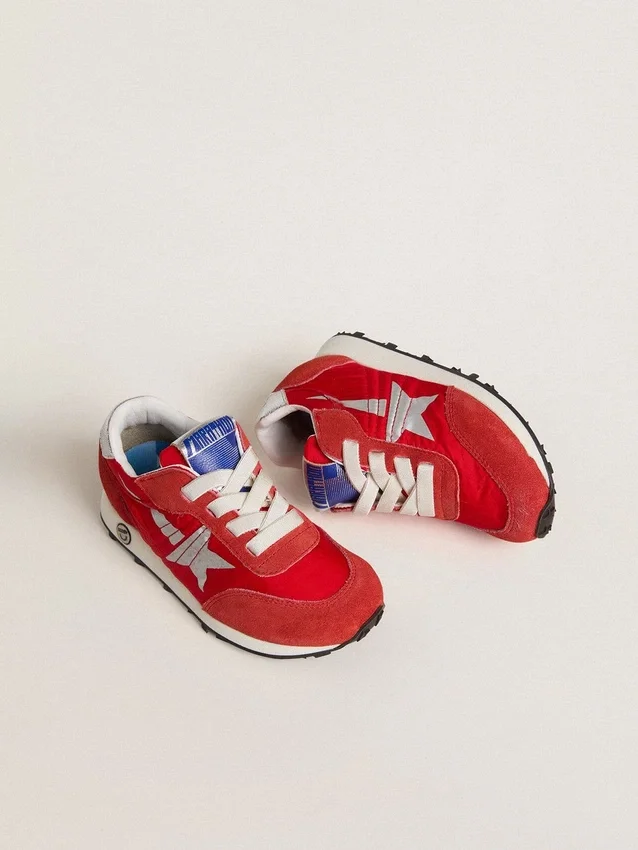 Young Marathon aus rotem Nylon mit aufgedrucktem Stern und Lederlasche an der Ferse