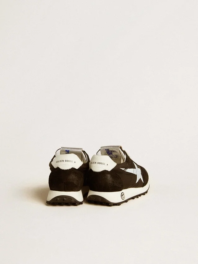 „Young Marathon“ aus schwarzem Nylon mit aufgedrucktem Stern und Lederlasche an der Ferse