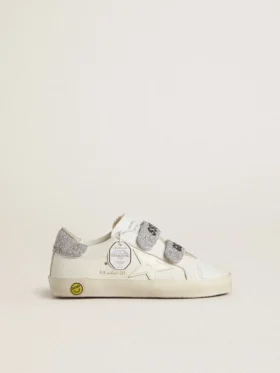 „Young Old School“ aus weißem Leder mit silberner Fersenlasche und Riemen aus Swarovski-Kristallen